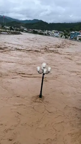 nước Sông Mã đang tiếp tục lên cao