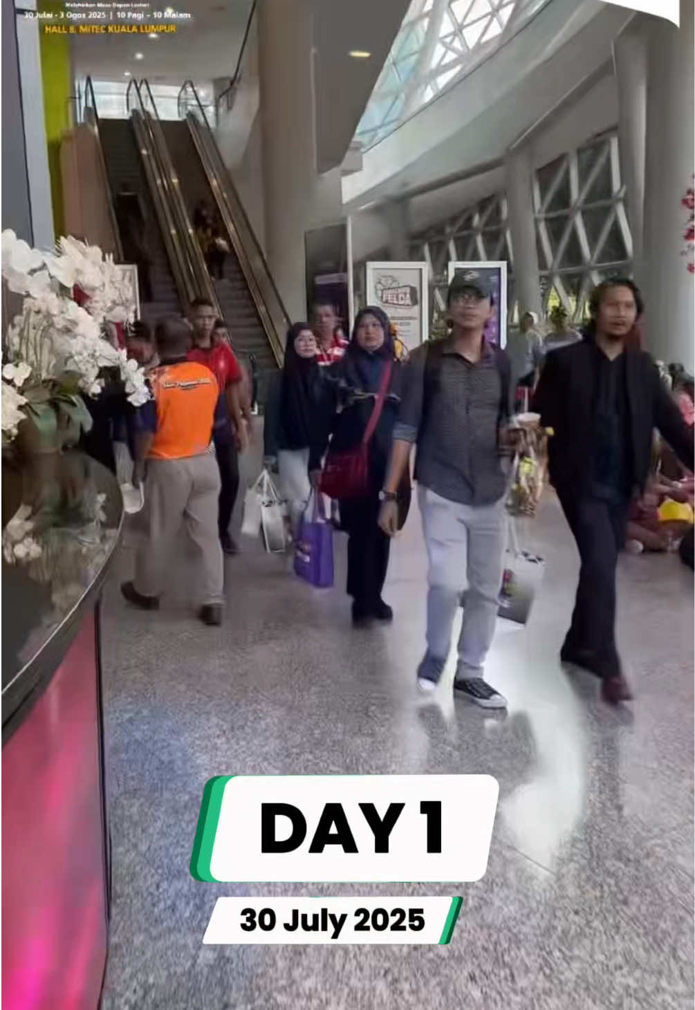 Day 1 Festival FGV 2025 bersempena Hari Peneroka FELDA 2025 di Karnival Mega 3 Dimensi! Pelbagai promosi hebat, jualan istimewa, aktiviti interaktif, demo masakan, dan hadiah-hadiah menarik menanti anda seisi keluarga sepanjang 5 lima hari dari 30 Julai-3 Ogos 2025 di Hall 8, MITEC, Kuala Lumpur. Tunggu apa lagi? Jom datang ramai-ramai dan berbelanja minimum RM50 di Festival FGV untuk sertai cabutan bertuah kerana anda berpeluang untuk membawa pulang hadiah lumayan! Jumpa anda di sana!