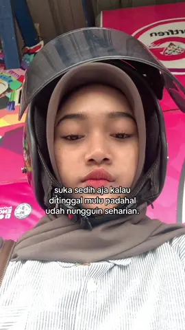 dia sibuk, tapi gapernah bikin aku feeling lonely