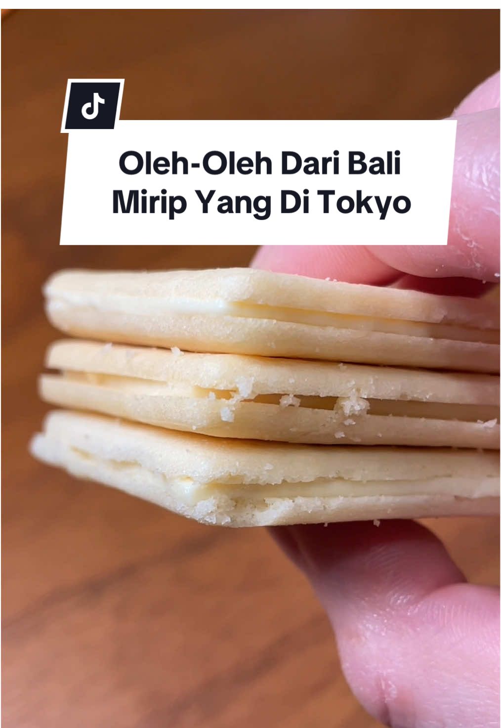 Gak melulu pie susu! Ternyata ada ini nih di Bali yang bisa kamu bawa pulang jadi oleh” lho. Best seller mereka varian milk cheese🧀  Pasti happy deh yang dibawain oleh” ini ☺️ #saychizu #oleholehbali #saychizubali #bongikuliner #baliindonesia 