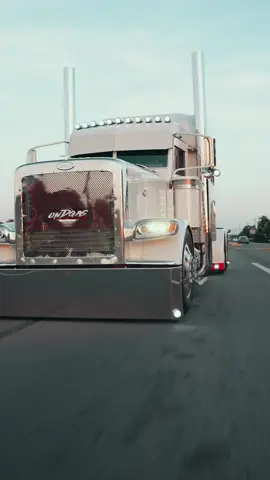 #peterbilt389 #peterbilt #ondgas #texaschromeshop #shotbyacosta 