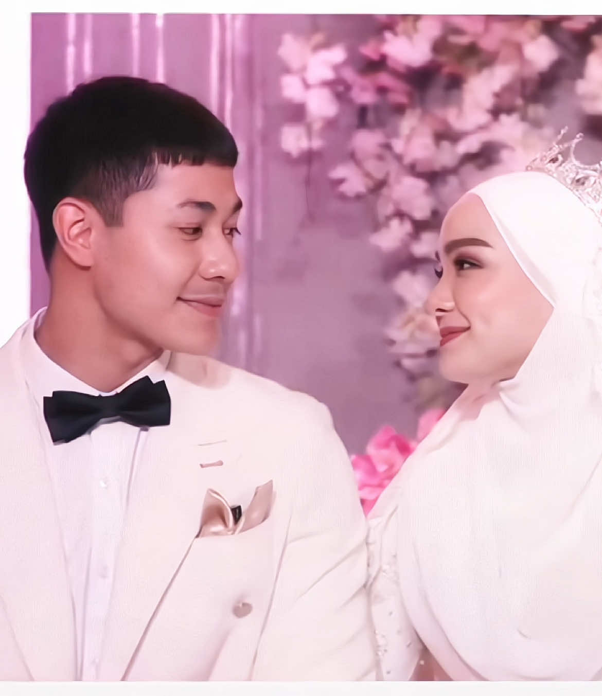 PERFECT 🥹🫶🏻  #fyp #meerqeen #qasrinakarim #thariqridzuwanhistreasure #dimplecouple #meerqas #husniyaradwa #thariqridzuwan #papajahat #mamalove  [ @Qasqasss @Meerqeen ]