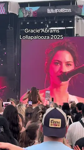 She is so perfect @Gracie Abrams Nation @Lollapalooza USA #graceabrams #lollapalooza #lollapalooza2025 #chicagofestivals 