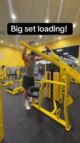 What they don’t tell you about straps haha but we figured it out #fyp #Fitness #fail #gymfail 