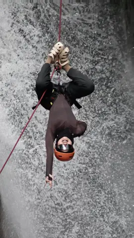 adrenaline 📈🔥 #adrenaline #waterabseiling #abseilingdabong #dabong #jelawangwaterfall #foryou #Hiking 