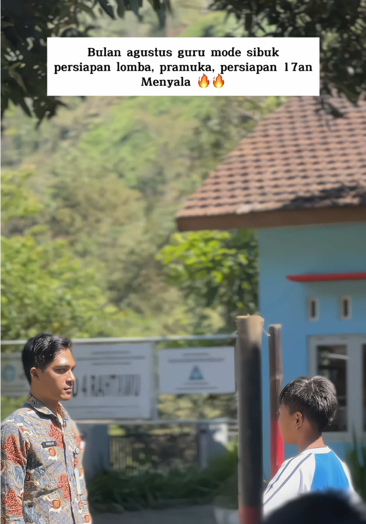 Pak guru mode sibuk