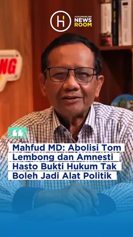 Pakar hukum tata negara Mahfud MD menjelaskan, abolisi yang diberi ke Tom Lembong merupakan penghentian terhadap proses hukum yang sedang berjalan atas seseorang. Sedangkan, amnesti yang diberi ke Hasto, merupakan peniadaan akibat dari sebuah pemidanaan, sehingga sama juga harus bebas. Sekarang keduanya tinggal menunggu Keputusan Presiden. Sesudah Presiden Prabowo berkirim surat, DPR setuju, lalu atas persetujuan itu nantinya Presiden akan mengeluarkan Keppres memberi amnesti dan abolisi ke Hasto Kristiyanto dan Tom Lembong. Mahfud menilai abolisi untuk Tom Lembong dan amnesti kepada Hasto Kristiyanto menjadi bukti bahwa hukum tidak boleh jadi alat politik. Menurutnya, abolisi dan amnesti yang diusulkan Presiden Prabowo Subianto kepada DPR itu memberi harapan baru bahwa hukum akan mulai ditegakkan. “Jeritan hati nurani masyarakat agar hukum tidak dijadikan alat politik, agar hukum itu ditegakkan hukum sebagai hukum, bukan karena pesanan politik, sekarang memberi harapan baru kepada kita bahwa hukum akan mulai ditegakkan,” kata Mahfud dalam YouTube Mahfud MD Official, Kamis (31/7/2025). Ia juga mengucapkan selamat untuk Hasto Kristiyanto, Tom Lembong, masyarakat sipil, para pembuat amicus curiae, dan para akademisi yang telah meneriakkan kebenaran. #mahfudmd #hastokristiyanto #tomlembong #hukum #abolisi #amnesti 