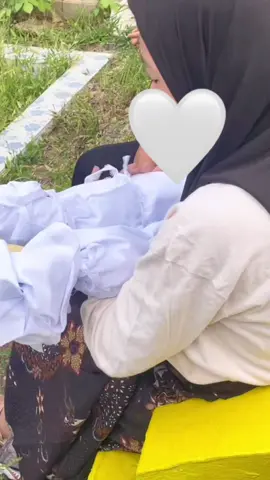 Assalamualaikum anak2 syurga mamy Muhammad Amar Muhammad Amir 🤍  Hari ni genap sebulan amar amir tinggal mamy ayah kan nak mamy rindu sangat sakit hanya Allah yg tahu 💔 terimakasih sda memilih mamy jd ibu kamu diantara ramainya manusia inginkan anak kembar seperti kamu 🤍 satu yg mamy mau sampaikan ayah kamu adalah manusia yg paling baik dan yg paling sabar dgn perangai mamy tiada hari tanpa dia nda jaga mamy dia la kekuatan mamy 🤍 selama mengandungkan kamu 6bulan Allah pinjamkan kamu di perut mamy selama tu jg mamy merasa jd seorang ibu tp sejam saja Allah bagi mamy peluang untuk lihat kamu bergerak dan bernafas 😭💔 abg pergi dulu adik pun ikut sama ndamau biar abg pergi sendiri kan nak 💔 tp mamy tetap bersyukur mamy redha sbb anak2 mamy anak syurga 🤍 tiada takdir kita bersama di dunia InsyaAllah kita bersama di syurga kelak. tunggu kami tolong tarik tangan mamy dan ayah ya nak bermain la di taman syurga sayang dunia akhirat anakku penghuni pertama rahimku Al-Fatihah anakku sayang 🤍👼🏻👼🏻 babyboy twins 1/7/2025  #anaksyurgaku #babypre #fyp 