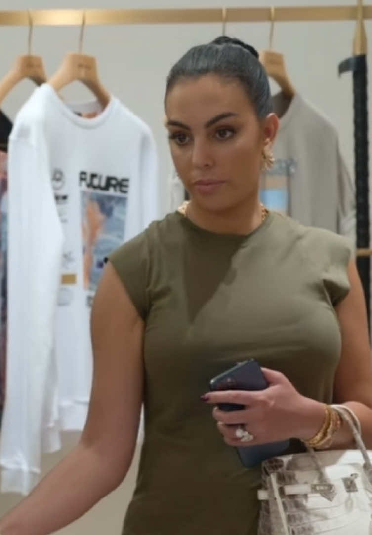 Georgina and her shopaholism😆♥️ #georginarodriguez#cristianoronaldo#soygeorgina#foryou#fyp 