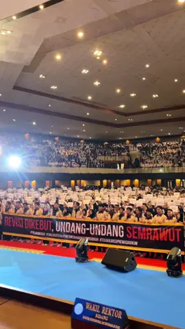 Revisi Dikebut, Undang-Undang Semrawut! Deklarasi BEM UNAIR @bemunair di PKKMB 2025! 🇲🇨 #PKKMB #UNAIR #UniversitasAirlangga #Amerta2025 