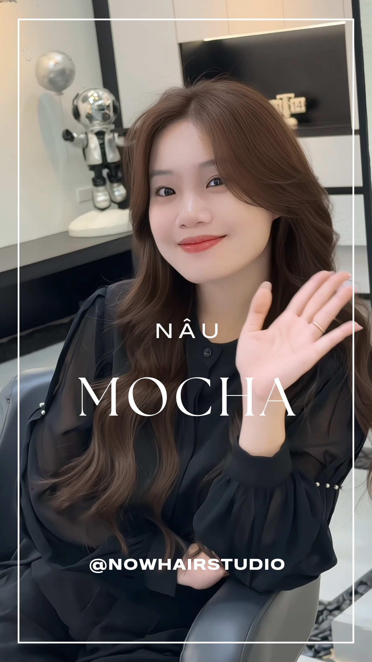 Trải nghiệm ngay combo “Uốn Tóc - Tặng Uốn Phồng Chân hoặc Uốn+Nhuộm - Tặng Phục Hồi Olaplex” tại Now Hair nhé. Thử ngay cái mẫu Xoăn Lơi kết hợp Nâu Mocha này đi. Bảo đảm các chị em sẽ xinh đẹp và nổi bật hơn đấy ☺️ #nhuomtoc #nhuomthuanchay #naumocha #uontocdep #uonthuanchay #uonxoanloi #nowhairstudio @Now Hair Studio @Phạm Anh Tuấn (NowHairStudio) 