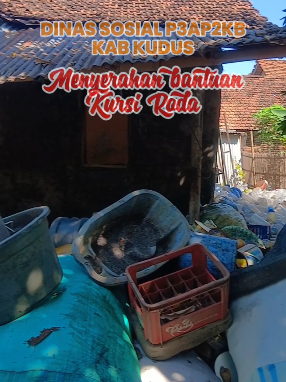 Hari ini menyerahkan kursi roda ke anak disabilitas dan memberikan bimbingan sosial bagi anak dan keluarga, agar lebih percaya diri dalam menhadapi kehidupannya #peksos #disabilitas #sosial #capcut_edit @dinsosp3ap2kb_kudus 