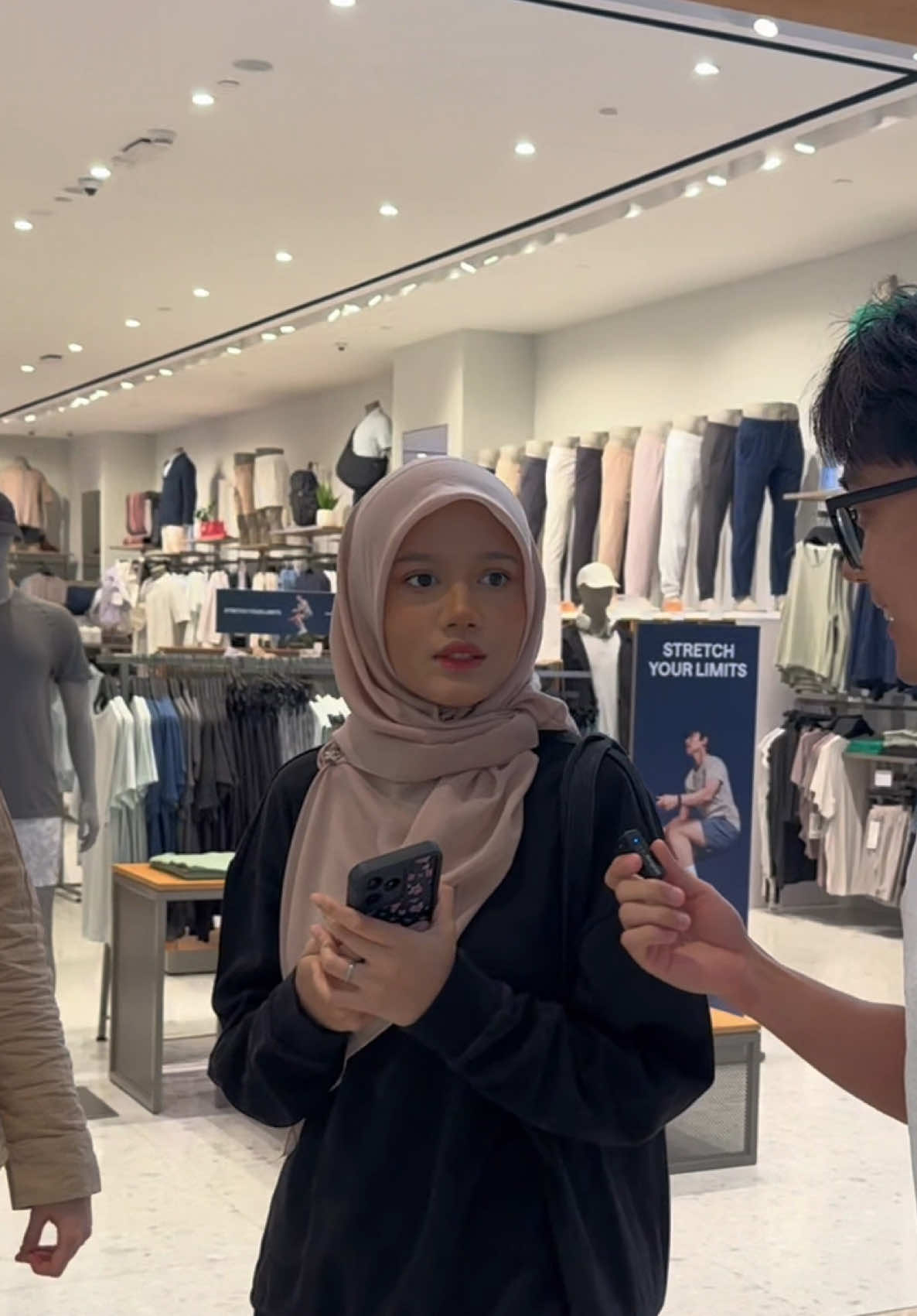 Perempuan ni looks cool kan ?  #fyp #foryou #fypppppppppppppp #smartcoffee #kopi 