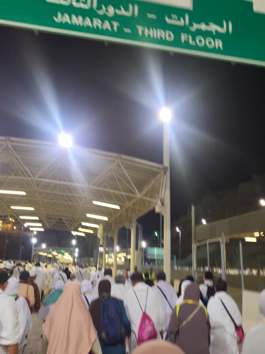 . melontar Jamrah #hajj1446 #duyufurrahman #mina #fyp #hajj 