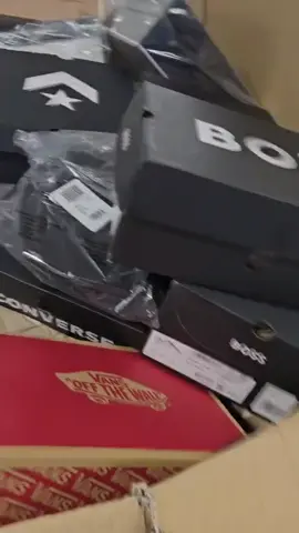 Newly Arrived mix premium brand Shoes clothing bags Available 13000 piece 