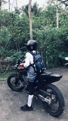 tiba tiba bgt udah SMA😣😣 #crf150l #supermoto #supermotogirls #smanta #fyp #xybca 