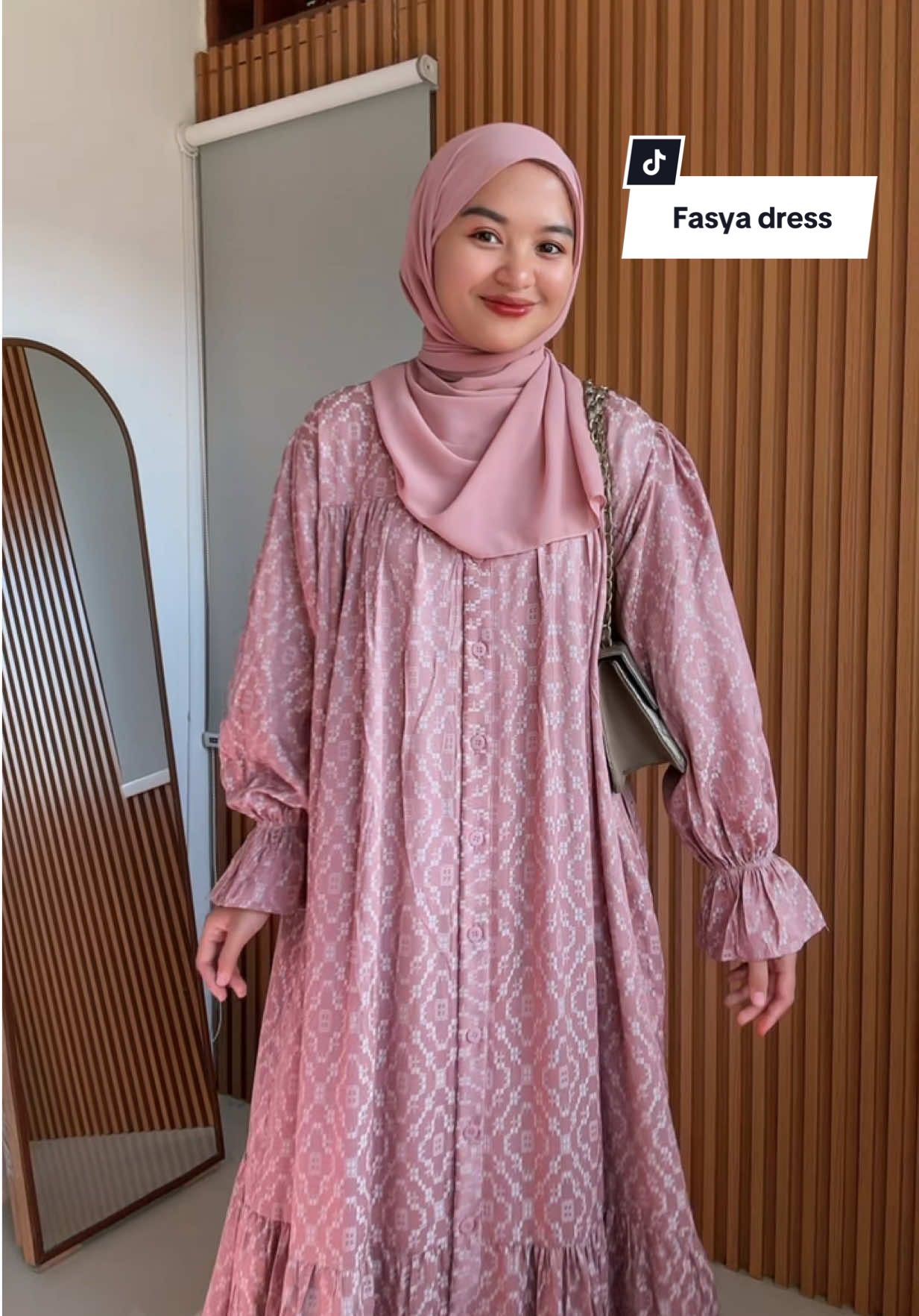 Ini sih fiks super gemess dress nyaa !! Jangan sampai kehabisan 🩷😋  #melisasyari #gamis #gamisterbaru #fyp #fypageシ #dress #gamismotif #gamisdaily #gamiskekinian 