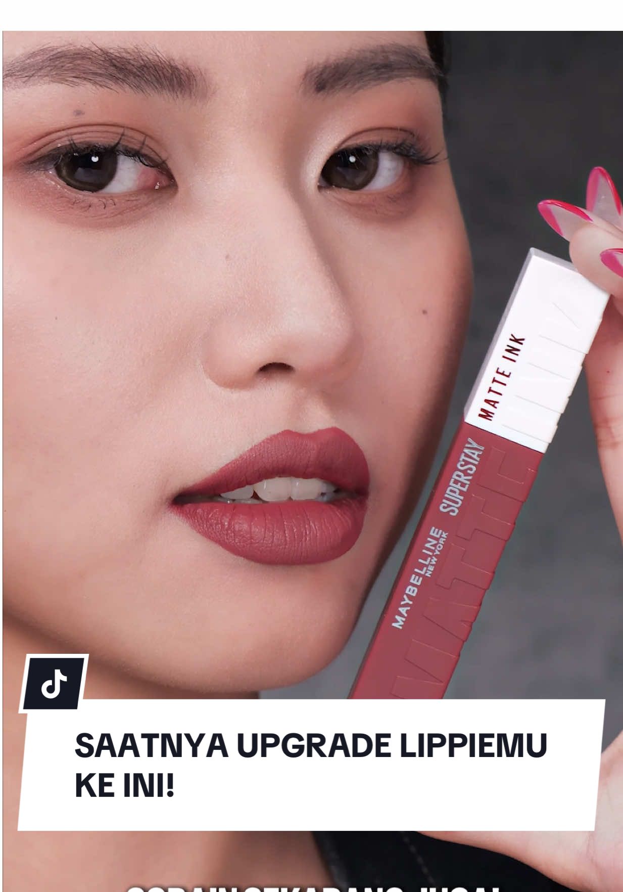 No touch up? Bisa banget! Pakai SUPERSTAY MATTE INK — 16 jam tahan lama, transferproof, dan ringan dipakai. 💄 50 shades siap nemenin semua mood dan style kamu. 🌟 Waktunya checkout dan upgrade lippie kamu! #WeAreMaybelline #CumaMatteInkYangBisa
