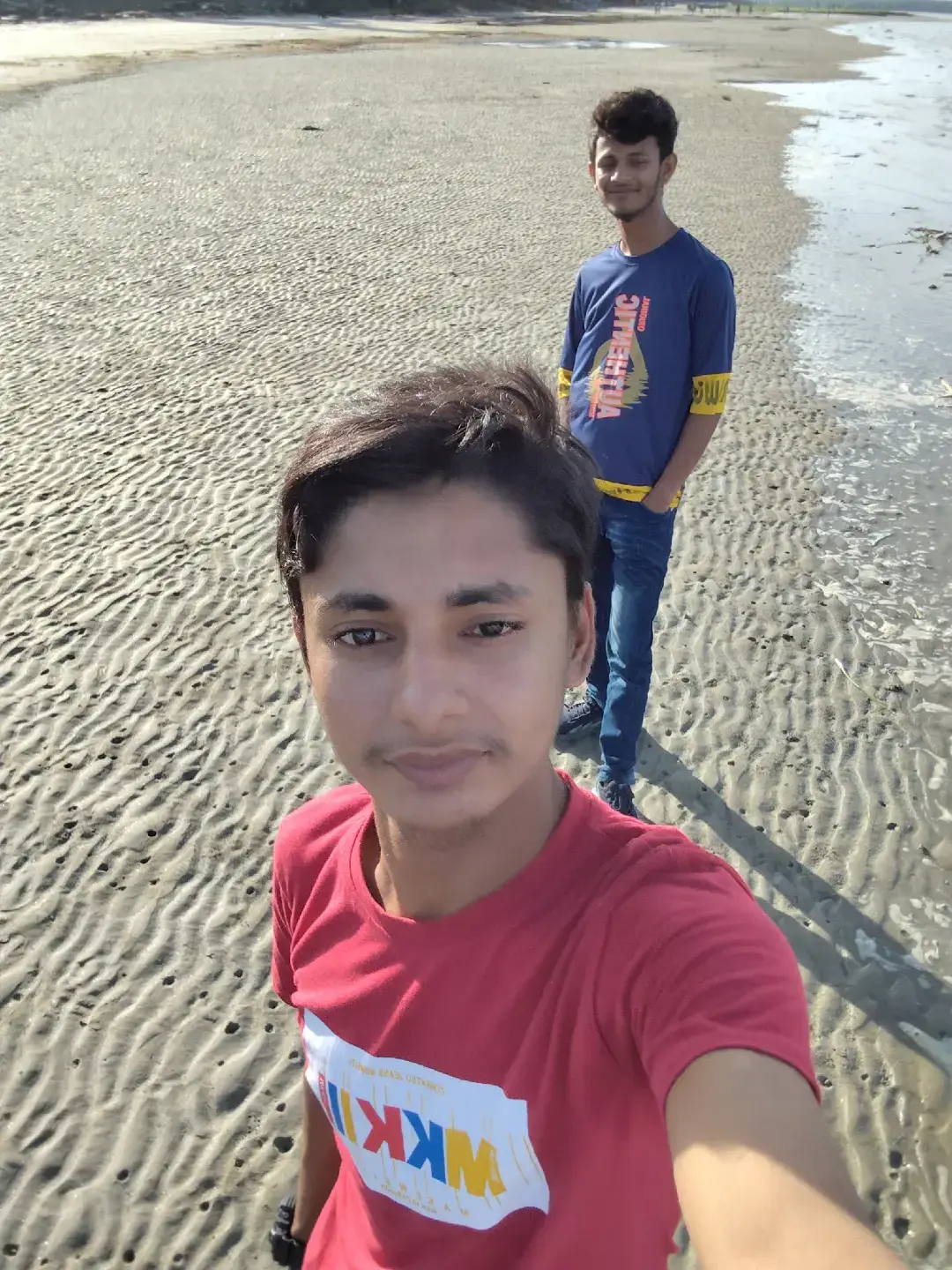 বন্ধু-বান্ধব আর আসে না আগের মত আড্ডা জমে না