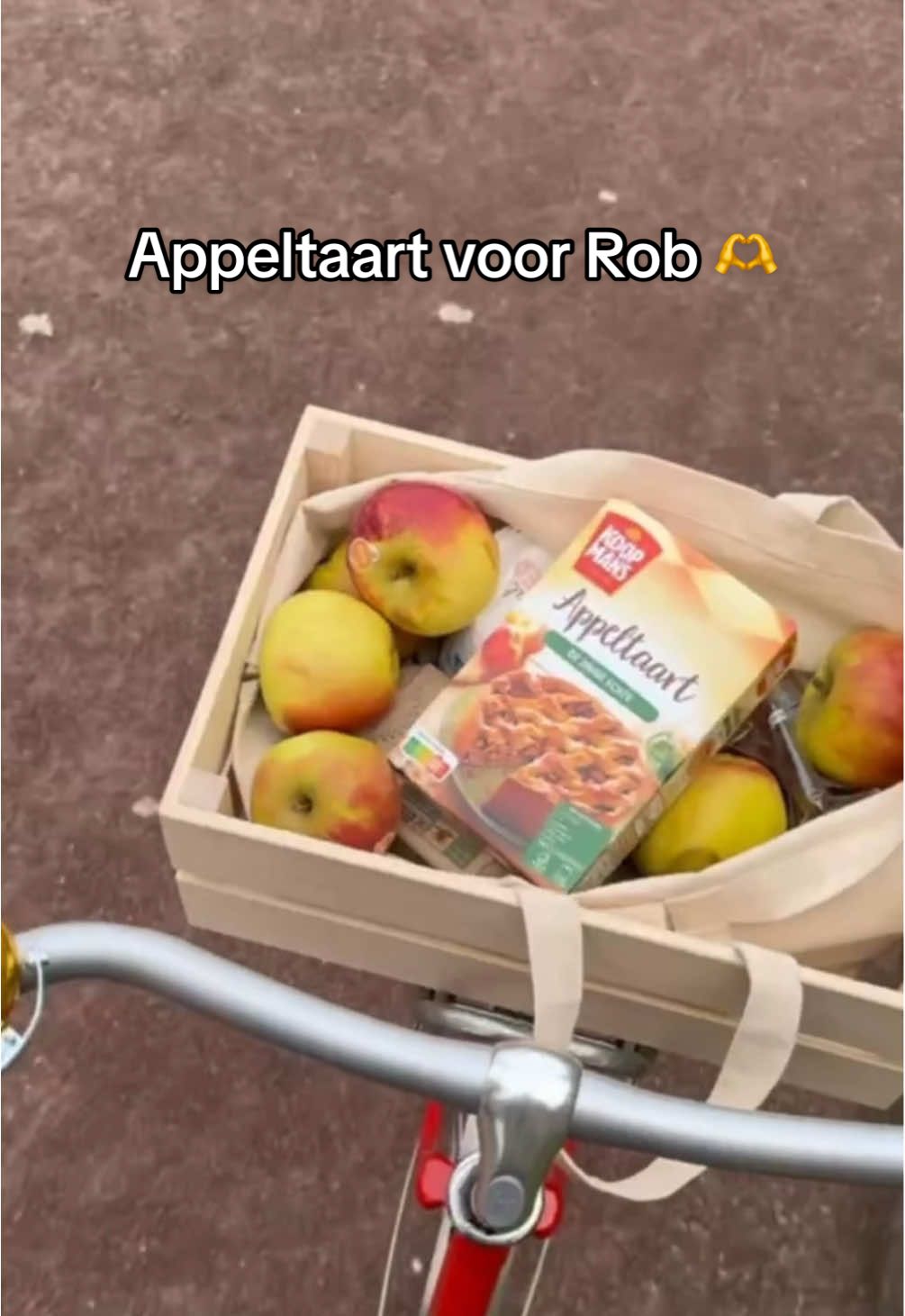 BRB even op de fiets naar Rob in Frankrijk om extra appeltaart te brengen 🚴🍎 #koopmansbakken #koopmans #bakken #appeltaart #benbvolliefde #bbvolliefde #benbvolliefdememes 