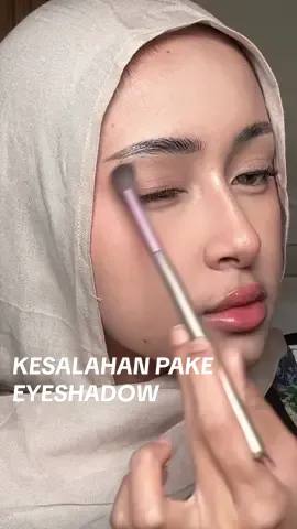 Hayo siapa yg gabisa pake eyeshadow? Abis nonton ini harus udah bisa pake eyeshadow yahh!!