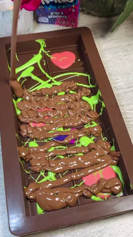 Would you try this Dubai Chocolate? 😍🍫Viral ASMR DUBAI chocolate #asmr #asmrsounds #asmrchocolate #pinkdubaichocolate #dubaichocolate