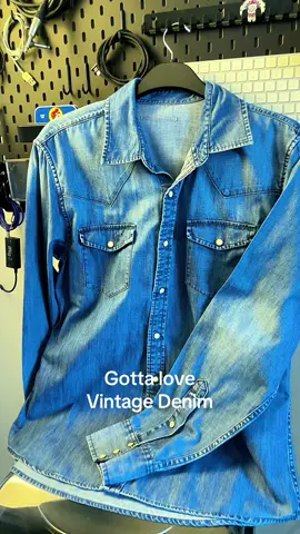 Awesome pearl snap vintage denim shirt. @thefinelinecowboy cracking quality- love it!!! #cowboyboots #cowboyclothes #americanvintage #vintagedenim #luckys 