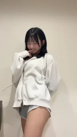 かわいい子が踊ってるのたくさん流れてくるやつ(  ´˘`  )