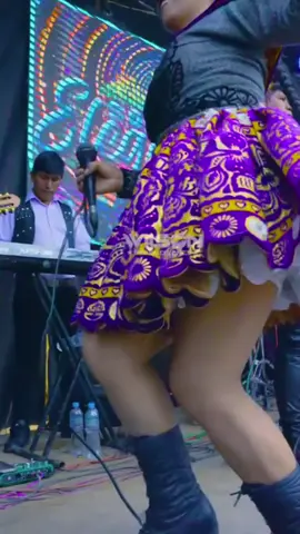 Mujer Chumbivilcana Bailando Huaylia #creatorsearchinsights #videoviral #tiktokviral #chumbivilcas #qorilazo #chumbilvilcana #chumbivilcasparaelmundo❤ #chumbivilcas_cusco_peru♥️ 