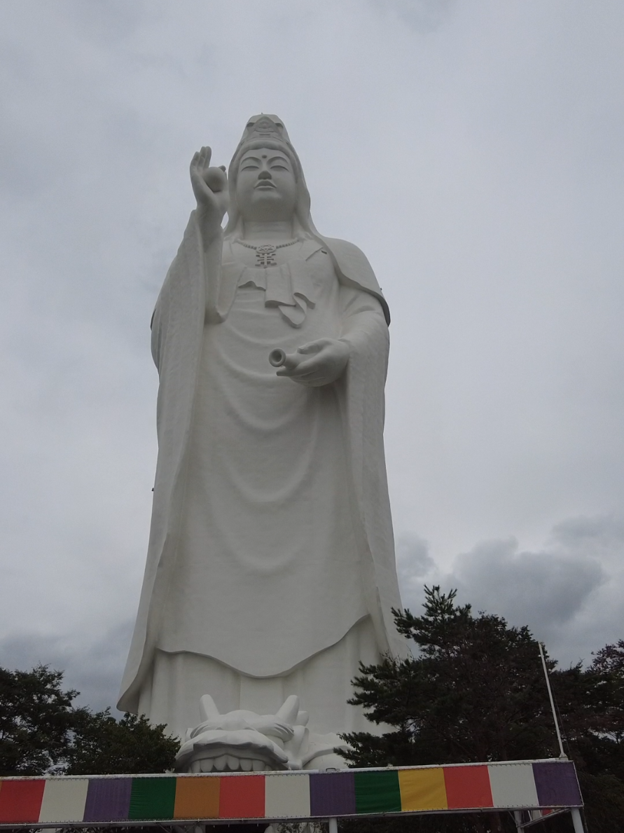 仙台大観音（仙台天道白衣大観音）#宮城県 #仙台 #観音 #33観音 #12観音  巨大な観音像の中に、複数階にわたって仏像が安置されている。観音像の中から市内を一望できる。