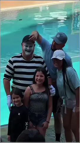 Funny clown Tom! #mime #funny #funnyvideo #seaworld #tomtheseaworldmime 
