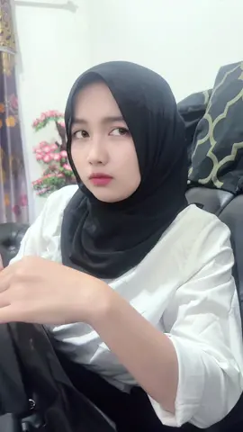 seriap berantem mau cari uang sendiri mlu pas cobain kerja ngeluh😭