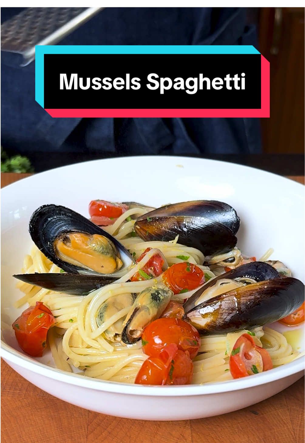 Mussels Spaghetti with @David Faustino 🍝 Full-on flavor trip, simple,and fresh 🤤 #food #foodlovers #lumpiaqueen #foodieph #Foodie #delicious #fyp 
