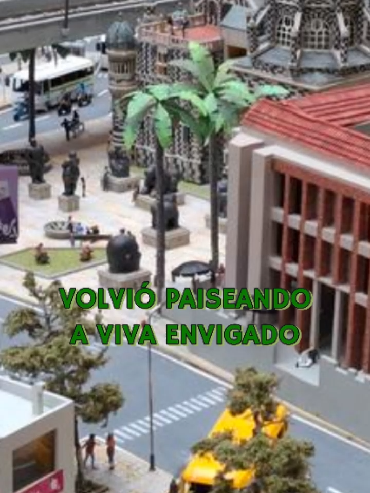 🎉 PAISEANDO: Un pedacito de Medellín en miniatura ¡Llega a Viva Envigado hasta el 24 de agosto! 🏙️✨ La tradición, el color y el orgullo paisa se toman el centro comercial con una exposición única de maquetas detalladas que recrean los lugares más emblemáticos de Medellín. Recorre una versión en miniatura de la ciudad y redescubre su historia, arquitectura y esencia cultural. 💛 📅 Hasta el 24 de agosto 📍 Viva Envigado #Paiseando #MedellínMiniatura #VivaEnvigado #OrgulloPaisa #CulturaAntioqueña  @vivaenvigadocc