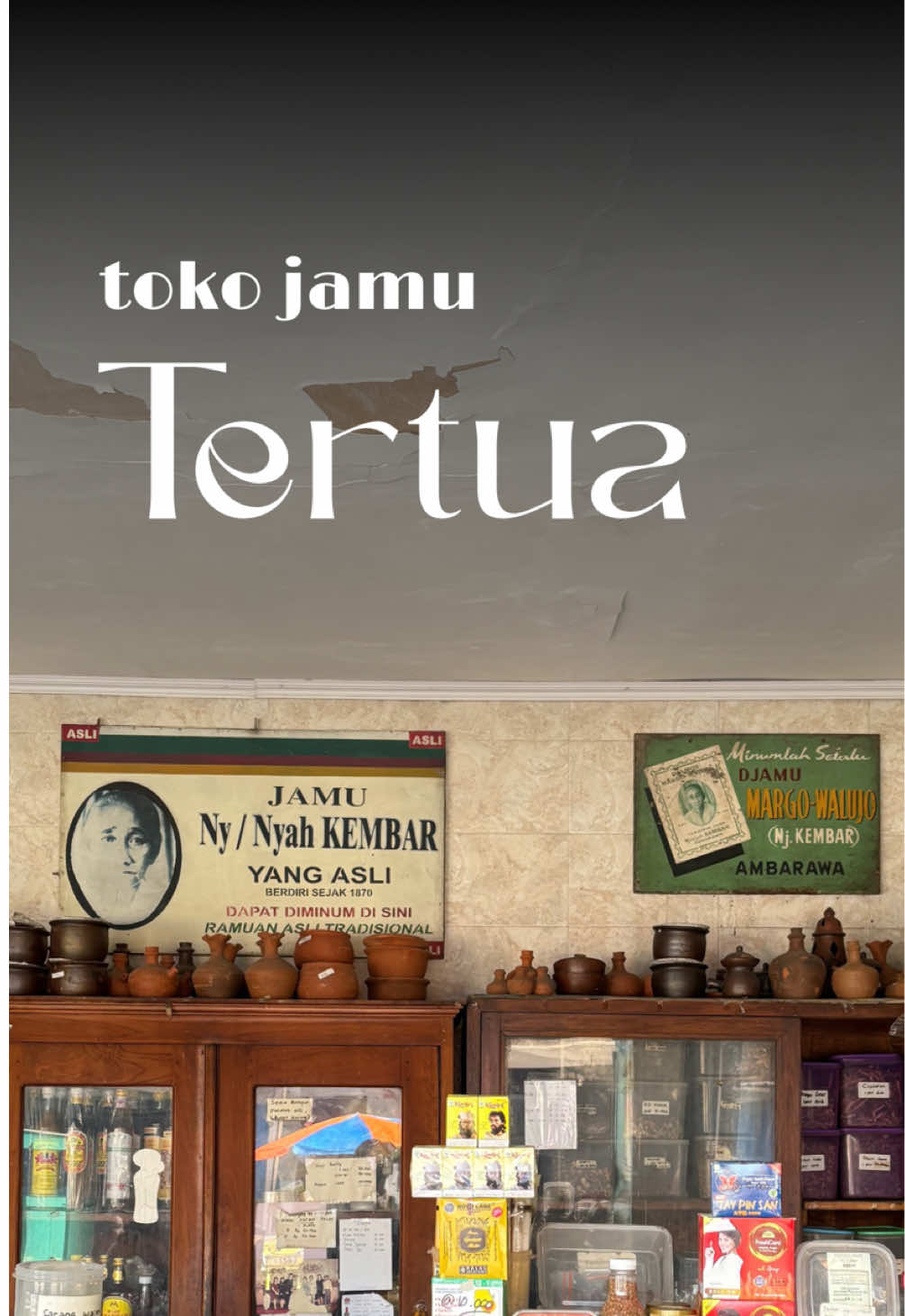 kalau ga ke Ambarawa, ga akan tau kalau di kota kecil ini ada toko jamu yang udah ada sejak 1870 dan lebih tua dari Nyonya Meneer. namanya Jamu Ny Kembar, yang menjadi favorit warga Ambarawa selama 1,5 abad ini #vintage #heritage #jamu #ambarawa #sejarah 