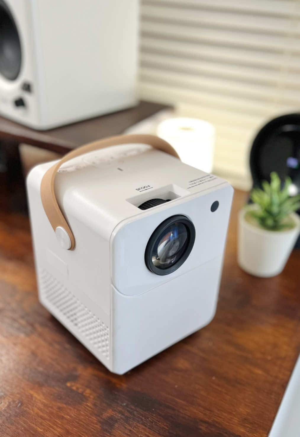 Proyektor Portable Murah Meriah cocok untuk gantian Smart TV di kamar kamu. Langsung aja klik keranjang kuning #proyektor #ruby #etechid #proyektormurah #rekomendasi #tiktokshop #ejateknow 