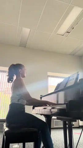 Practice vlog day 19, Beethoven Sonata Op. 13 no. 1 in c minor (Pathétique) first movement. One thing about me as a pianist is I LOVE a slow, dramatic section where I can make all the facial expressions of someone in serious pain. Happy practicing!  #piano #practice #beethoven #classicalmusic #pathetique 