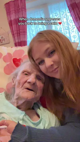 The most beautiful moments 🩷 •••• #dementia #dementiaawareness #dementiacarer #caregiver #caregiveruk #dementiacaregiver #alzheimers #alzheimersawareness #alzheimersdisease #vasculardementia #alzheimerscaregiver #carehomeuk #familycaregiver #littlejess #littlejessandnan 
