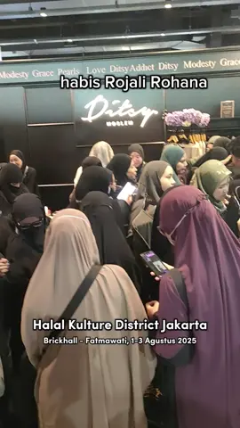 Fenomena Rojali dan Rohana adalah fakta yang harus dipahami ditengah situasi yang memang penuh ketidakpastian. Tiada kesulitan tanpa disertai kemudahan dan solusinya. Allah memberikan jawaban itu untuk umatnya yang percaya dan meyakini kekuatan Ilahi memegang kendali atas rejeki setiap mahluk-Nya.. Halal Kulture District Jakarta, yang diselenggarakan oleh Mumtaz Creative terus berikhtiar menghidupkan ekonomi umat dan men-syiarkan muamalah untuk muslim mudah Kunjungi Halal Kulture District Jakarta, Brickhall Fatmawati, 1-3 Agustus 2025 #CapCut #halalkulturemarket #halalkulturedistrictjakarta #pasarhalalgenZ #halallifestyle 