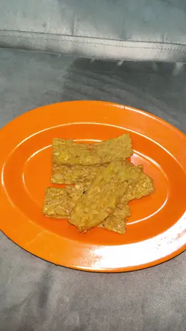 siapa yang suka tempe goreng ? apalagi kalo dimakan pake nasi anget hmm  #tempegoreng #asmr #asmrsounds #lewatberanda #fyp #4upageシ 