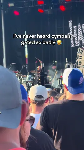 The sound guy probably wanted to the drums to cut off after every hit. I’m sure it was an artistic choice 🤷‍♂️ #notjustaphasefest #hawthorneheights #livesound #noisegate 