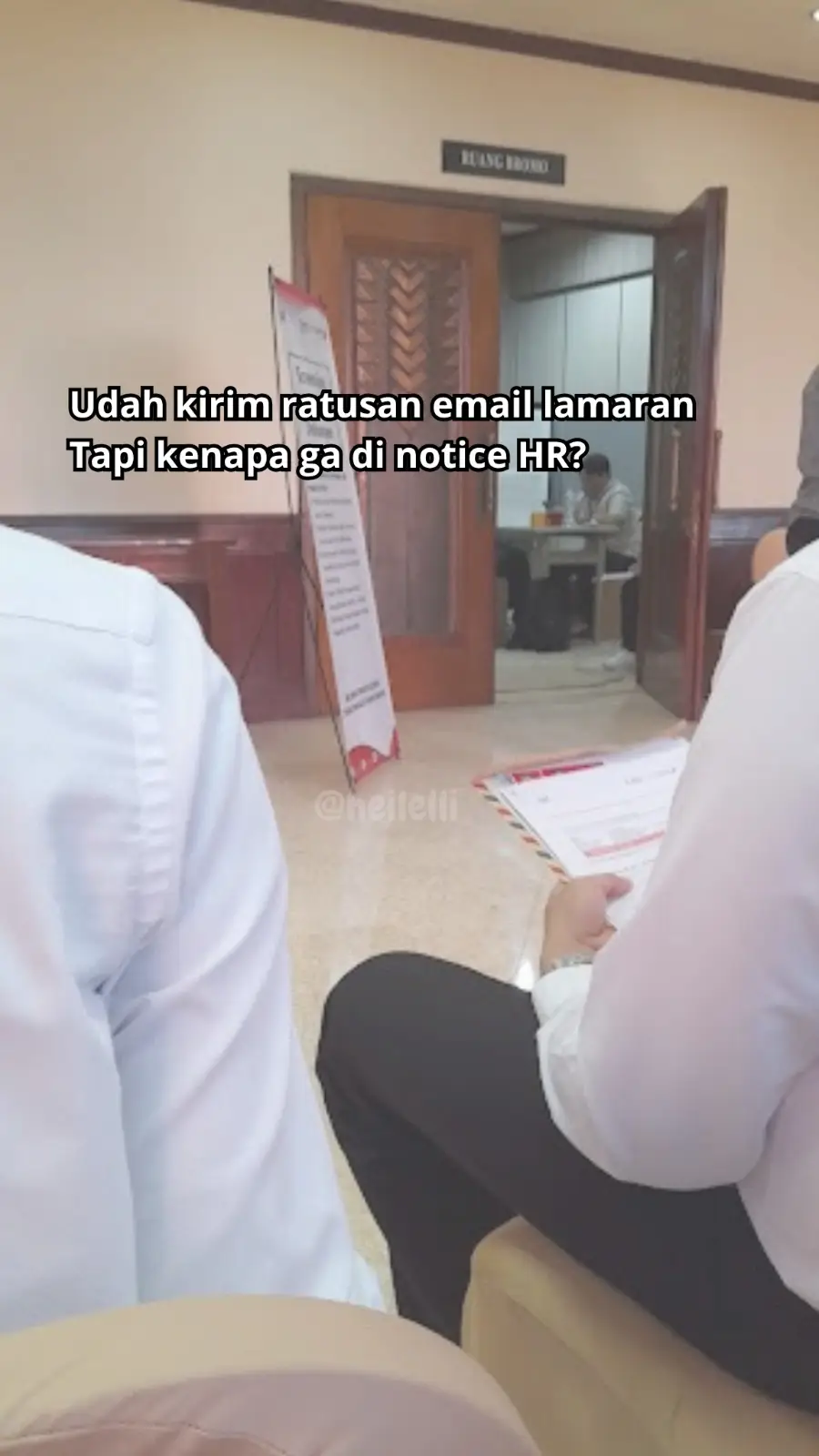 HR bisa langsung skip kalau kamu masih asal-asalan 😬 Cek tips-nya biar makin dilirik ✨ 🎁 Butuh file body email? Komen *