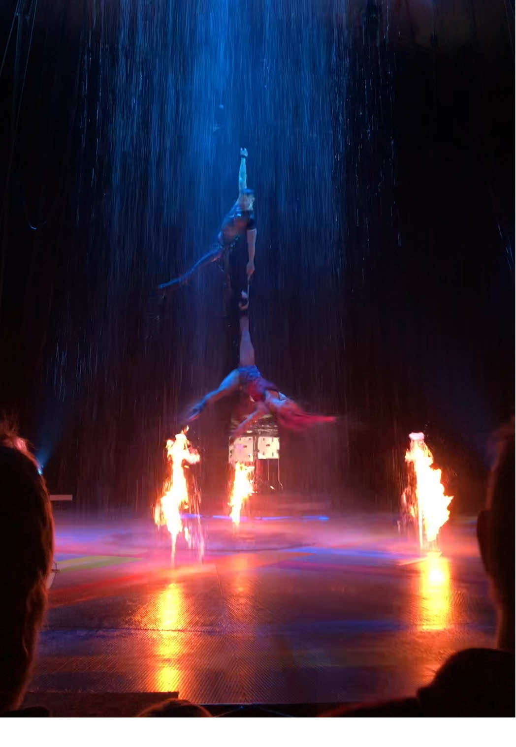 Feuer und Wasser kommen nicht zusammen? . . . #duoturkeev #duostrsps #actwithrain #rainact #wateract #event #circus #circuslife #круткавнозі #zirkus