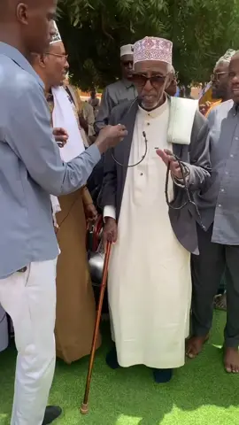 Maashaa alaah Rabi haku xifdiyo caafimaadna haku siiyo maclin  Hugaaminayo Gudoomiyaha Guud Ee Ahalusuna Macalim Maxamuud Sh Xasan Faarax 🙏🙌