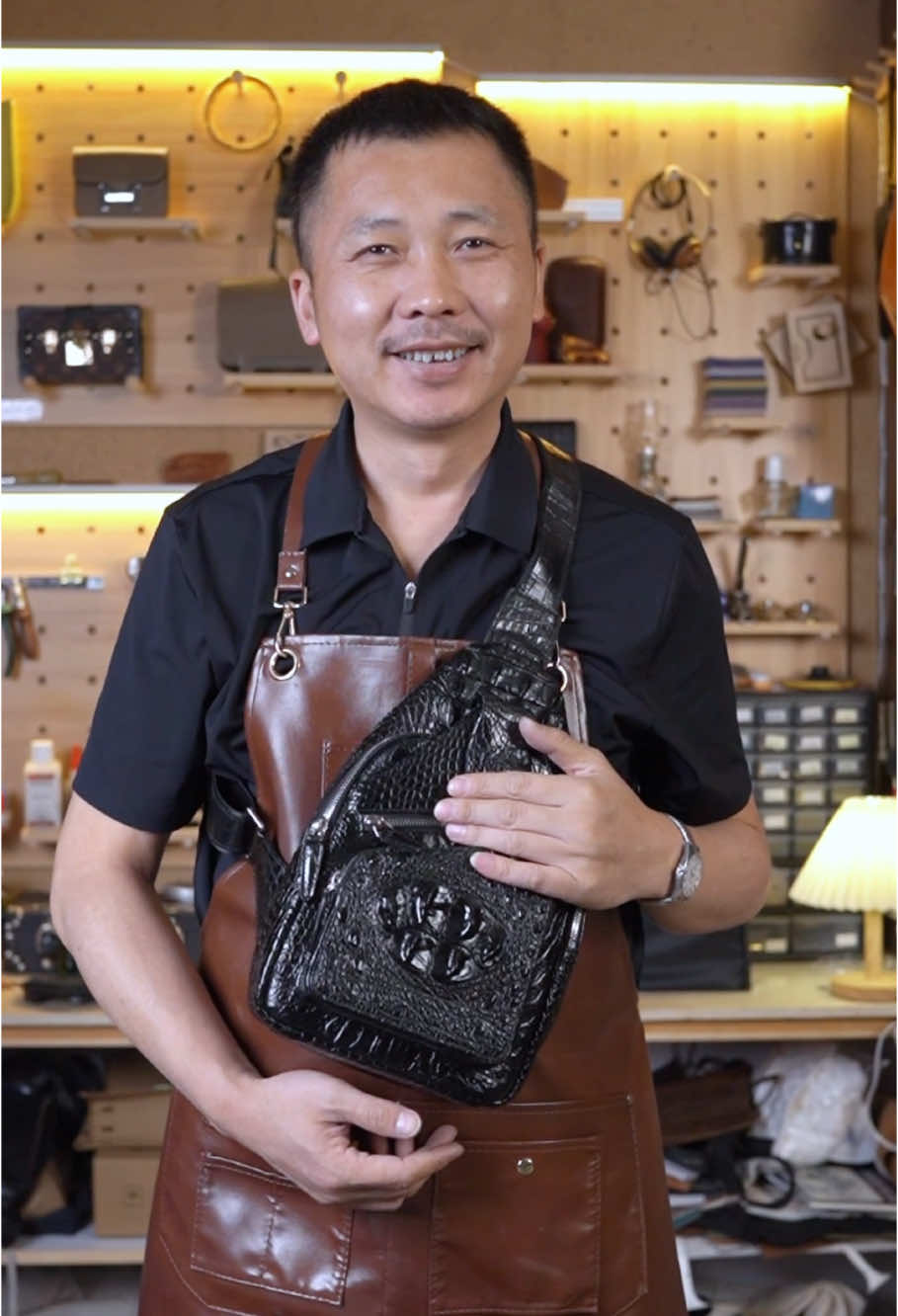 Crocodile leather men's bag, recently received a lot of fans' likes😊Welcome to customize with me.