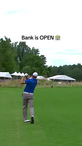 The bank is OPEN on #15 at @wyndhamchamp. #PGATOUR #golf #bank #trickshot #sports 