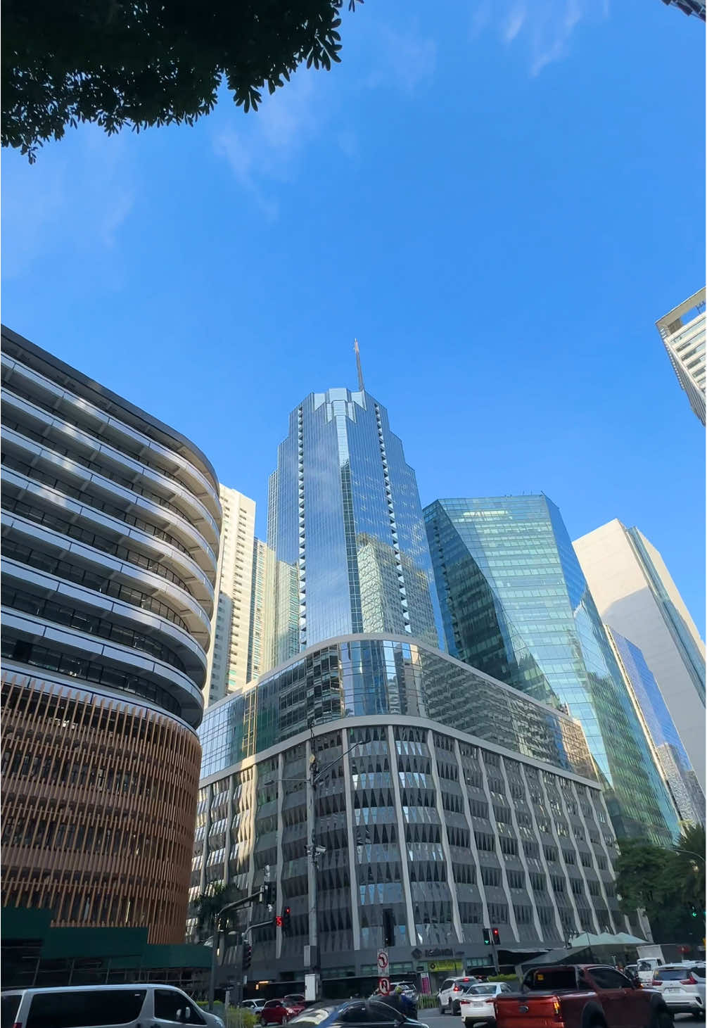 Busy Friday Morning at Ayala Avenue, Makati, Metro Manila, Philippines 🇵🇭