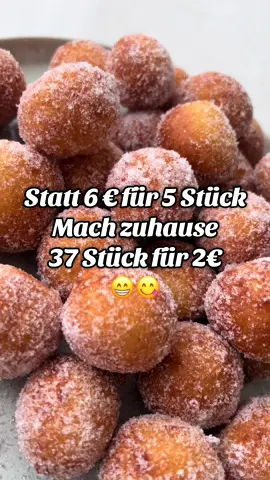 Wetten wir du wirst nach diesem Rezept nie wieder zum Bäcker gehen! 😍 hätte ich nur vorher gewusst wie einfach es ist Quarkbällchen selber zu machen 😋 besser wie beim Bäcker macht es unbedingt nach 🤗 Folgt mir für mehr leckere und einfache Rezepte ❤️ 250g Magerquark 70 g Zucker 2 Eier 1 EL Milch 1 Vanillenzucker 1 Backpulver 250 g Mehl Zuerst alles außer Mehl und Backpulver verrühren und den Rest hinzufügen fertig Öl im Topf auf 160-170 Grad erhitzen und bis sie goldbraun sind backen In Zucker oder Zimtzucker Das wars schon 😍 Guten Appetit 😋😘 #quarkbällchen #rezept #lecker #einfacherezepte #yum #yummyfood #FoodTok #FoodLover #schnellerezepte #dessert #sweet #backen #einfach #schnell #baker #Recipe #zucker #sugar #goviral #fyy #fyp #fyyyyyyyyyyyyyyyy 