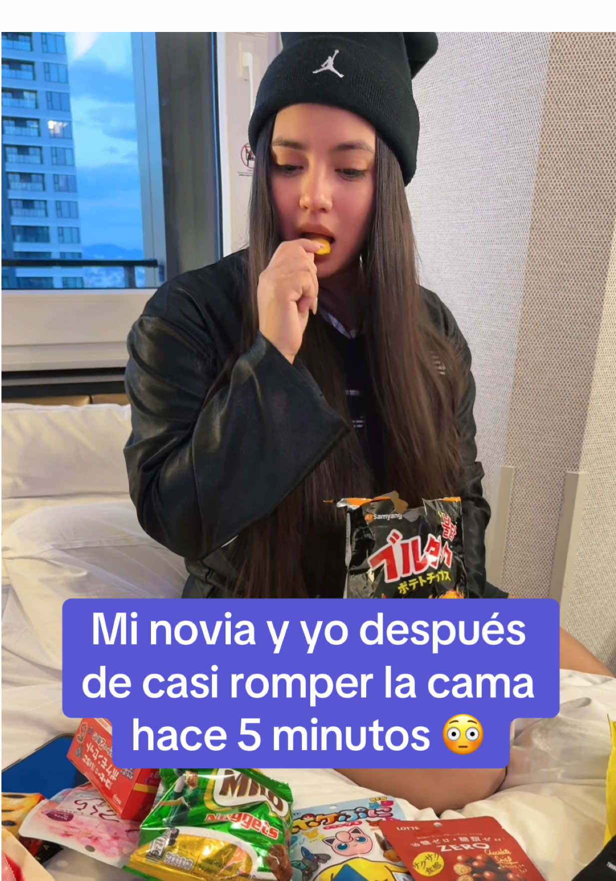 Mi novia y yo después de casi romper la cama hace 5 minutos😳#trend #viral 