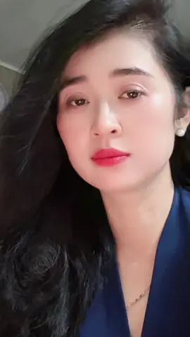 Em trả lại cho a mảnh khăn hồng đó . Có tên hai đứa màu chưa mờ !!! 